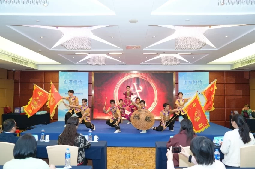 山海相约融禅韵 冰雪丰林邀粤游——伊春丰林冬季旅游推介会佛山站圆满举办(图2) 山海相约融禅韵 冰雪丰林邀粤游——伊春丰林冬季旅游推介会佛山站圆满举办(图2)