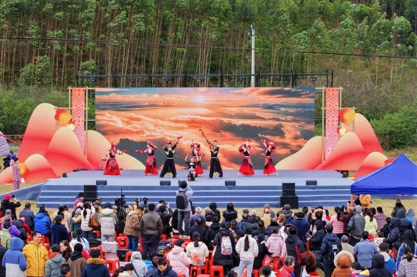 广西马山县六马村:流水欢歌迎客来(图1) 广西马山县六马村:流水欢歌迎客来(图1)