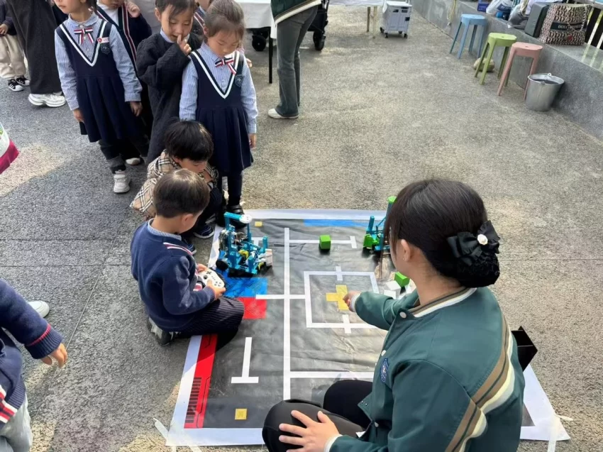 樱花与科技共舞——鹤壁淇滨区打造2026樱花季“智趣”盛宴(图2) 樱花与科技共舞——鹤壁淇滨区打造2026樱花季“智趣”盛宴(图2)