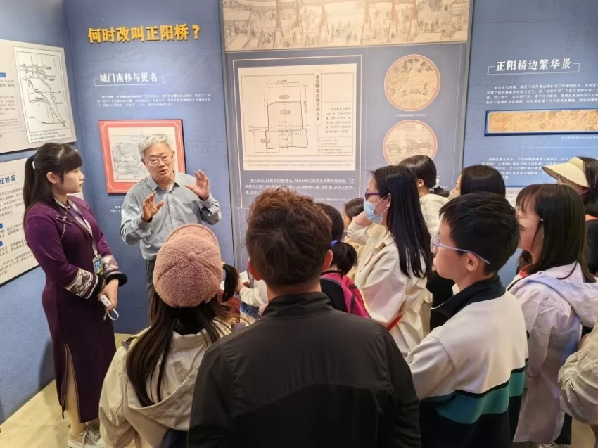 北京西城区“书香·家·春秋”家庭阅读项目再启十年新程(图3) 北京西城区“书香·家·春秋”家庭阅读项目再启十年新程(图3)