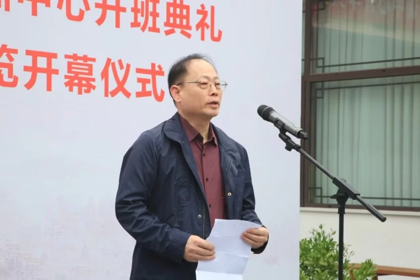 笔墨润心 美育惠民——杨留义文化园公益培训开班典礼暨城市山水画作品展启幕(图4) 笔墨润心 美育惠民——杨留义文化园公益培训开班典礼暨城市山水画作品展启幕(图4)