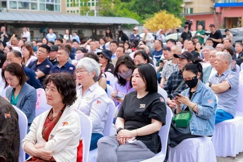 京彩万象 七秩芳华——北京珐琅厂建厂 70 周年盛典启幕 领航景泰蓝非遗传承新征程(图2) 北京珐琅厂建厂 70 周年盛典启幕 领航景泰蓝非遗传承新征程(图2)