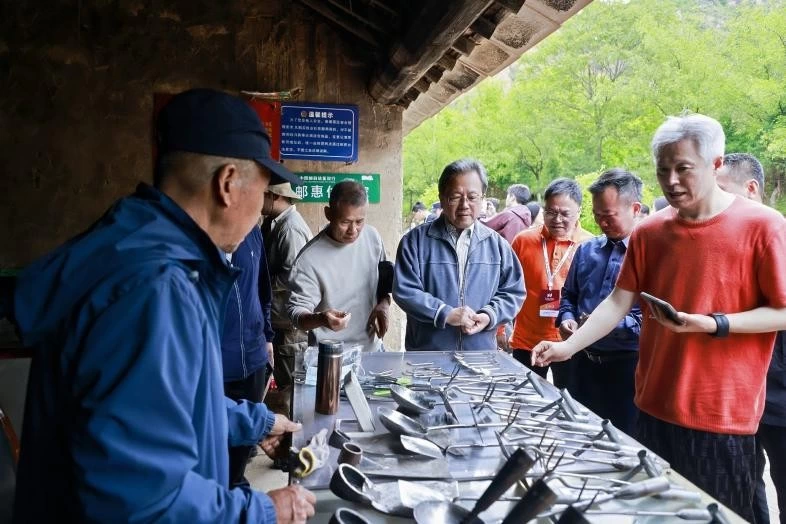 踏寻红色足迹 笔绘延安山河(图2) 踏寻红色足迹 笔绘延安山河(图2)
