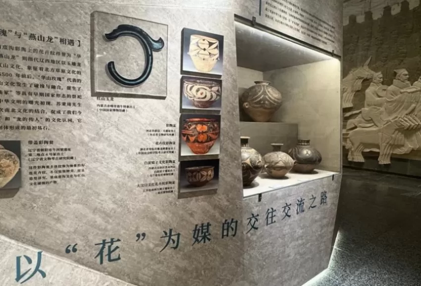 文博展示新模式讲好中华文明故事——《我们·看见中华》展亮相中华世纪坛(图3) 文博展示新模式讲好中华文明故事——《我们·看见中华》展亮相中华世纪坛(图3)