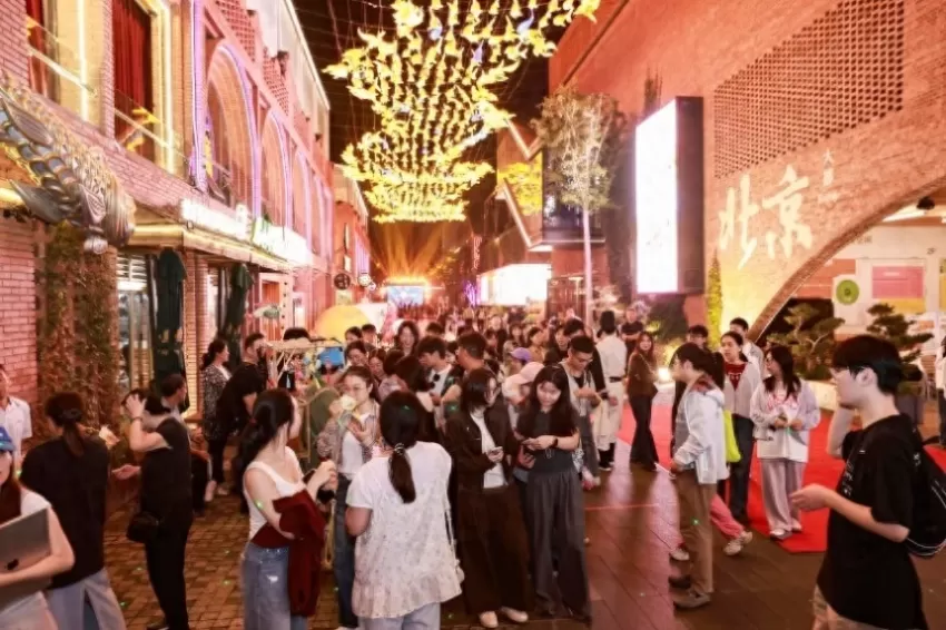 798南门——慢生活商业街区打造沉浸式艺术夜(图1) 798南门——慢生活商业街区打造沉浸式艺术夜(图1)