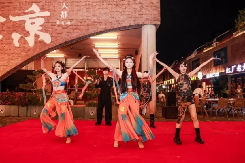 798南门——慢生活商业街区打造沉浸式艺术夜(图3) 798南门——慢生活商业街区打造沉浸式艺术夜(图3)