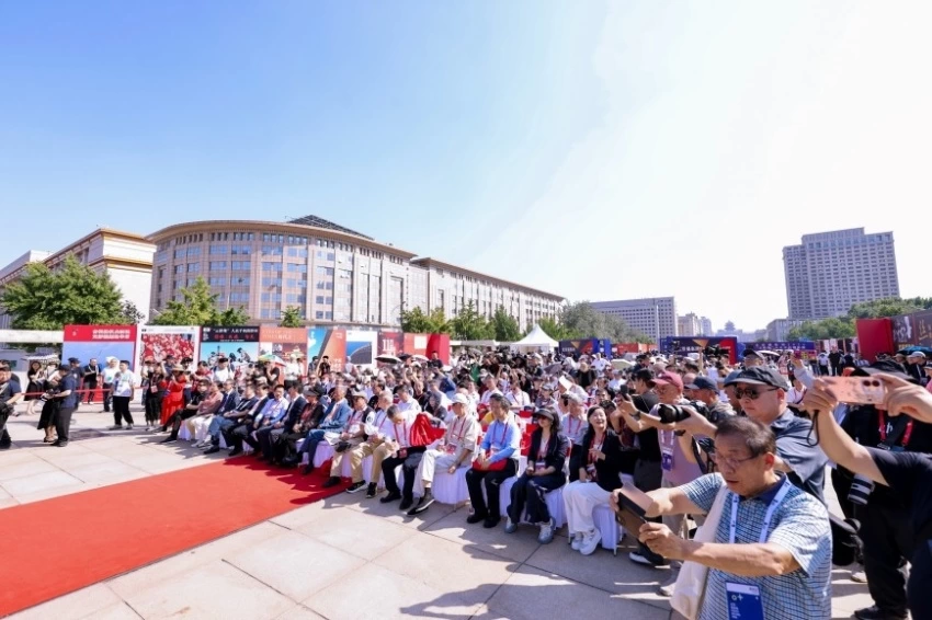跨越山海架起光影之桥——北京摄影周2026国际交流板块精彩纷呈(图2) 跨越山海架起光影之桥——北京摄影周2026国际交流板块精彩纷呈(图2)