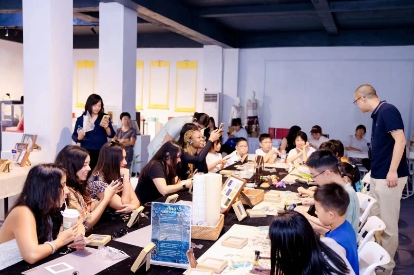 北京西城区启动2026“打卡鼓西 漫步斜街”文化消费活动(图4) 北京西城区启动2026“打卡鼓西 漫步斜街”文化消费活动(图4)