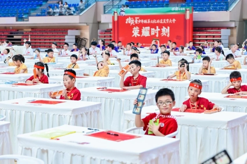 算珠凝文脉 智启少年时——第七届“指尖上的智慧”青少年珠算文化非遗美育大会成都站圆满落幕(图11) 第七届“指尖上的智慧”青少年珠算文化非遗美育大会成都站圆满落幕(图11)