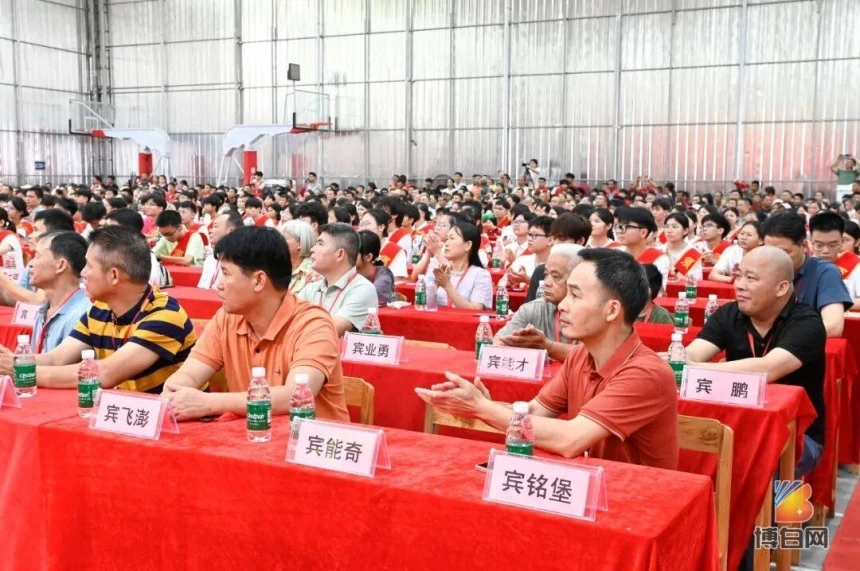 开局即无敌!汇聚68万善款、新科北大博士等199人获奖!首届博白须无奖学大会成功举办(图19) 开局即无敌!汇聚68万善款、新科北大博士等199人获奖!首届博白须无奖学大会成功举办(图19)