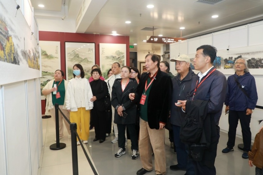 “中轴气象耀京华——杨留义北京中轴线百米长卷主题分享会”在京举办(图4) “中轴气象耀京华——杨留义北京中轴线百米长卷主题分享会”在京举办(图4)