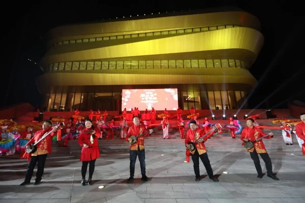 榆林欢乐闹元宵,全年30余项文旅活动缤纷启幕(图2) 榆林欢乐闹元宵,全年30余项文旅活动缤纷启幕(图2)