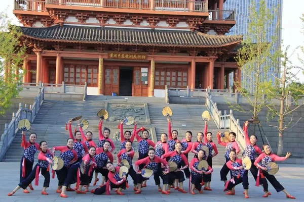 湖北黄冈:6万名文化志愿者 催开“五色花”(图3) 湖北黄冈:6万名文化志愿者 催开“五色花”(图3)