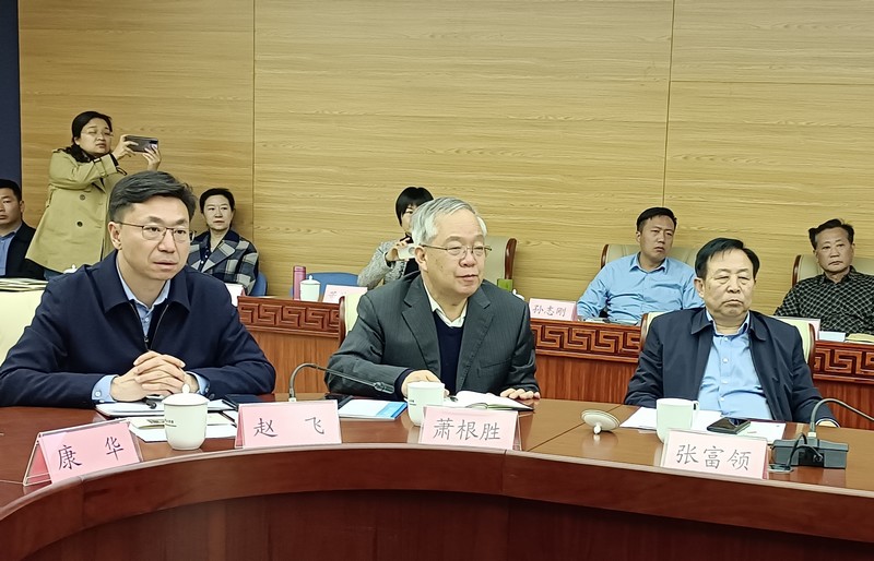 专家研讨长篇报告文学《国瓷之光——李国桢传》(图2) 专家研讨长篇报告文学《国瓷之光——李国桢传》(图2)