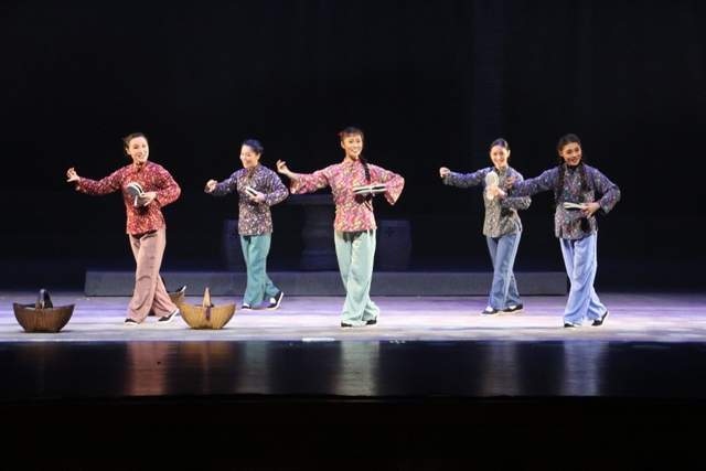 弘扬红色精神,大型现代淮剧《雪枫卖马》即将试演(图4) 弘扬红色精神,大型现代淮剧《雪枫卖马》即将试演(图4)