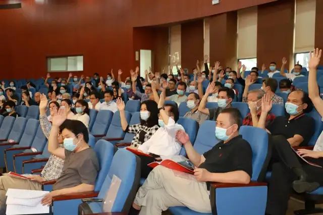 东莞市美术家协会第六次会员代表大会召开,刘浩当选新一届主席(图2) 东莞市美术家协会第六次会员代表大会召开,刘浩当选新一届主席(图2)