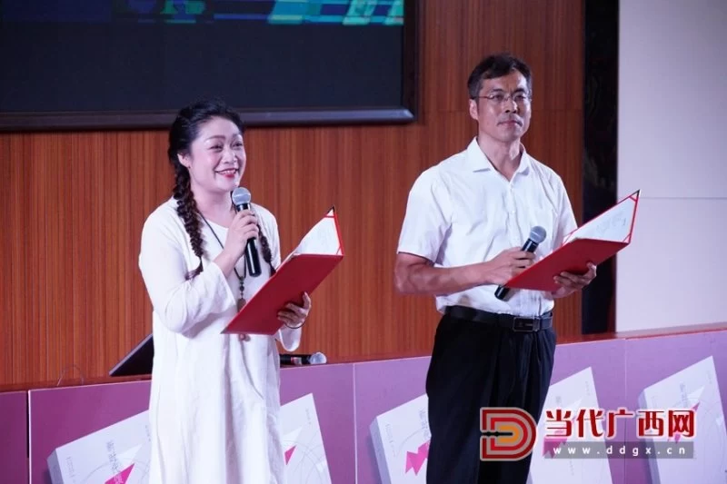 《新时代颂——石才夫朗诵诗选》新书发布会暨阅读分享会在南宁举行(图6) 《新时代颂——石才夫朗诵诗选》新书发布会暨阅读分享会在南宁举行(图6)