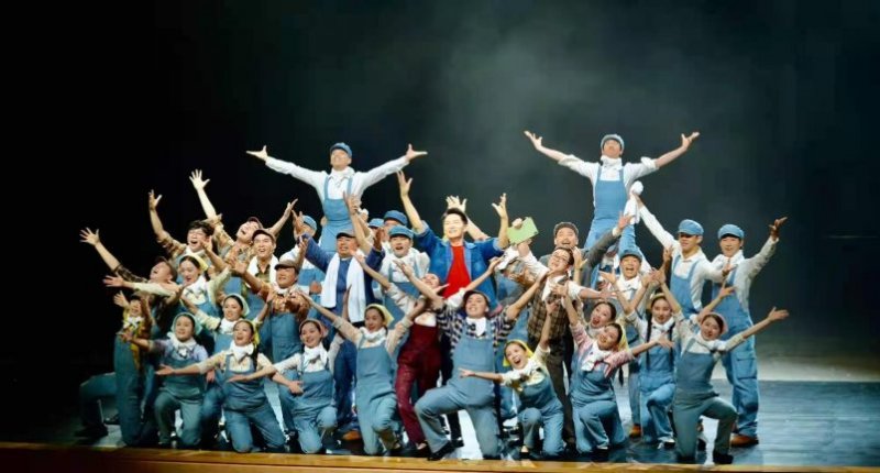 广西首部工业题材音乐剧《致青春》将启动全国百场巡演(图2) 广西首部工业题材音乐剧《致青春》将启动全国百场巡演(图2)