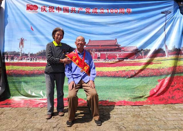 七一，走进老党员——农民摄影人杨晓勇为农民党员入户留影(图8)