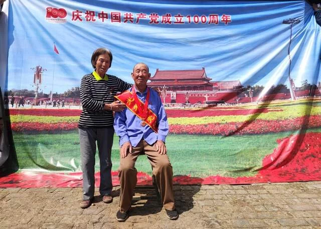 七一,走进老党员——农民摄影人杨晓勇为农民党员入户留影(图8) 七一,走进老党员——农民摄影人杨晓勇为农民党员入户留影(图8)