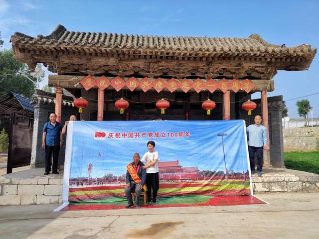 七一，走进老党员——农民摄影人杨晓勇为农民党员入户留影(图3)