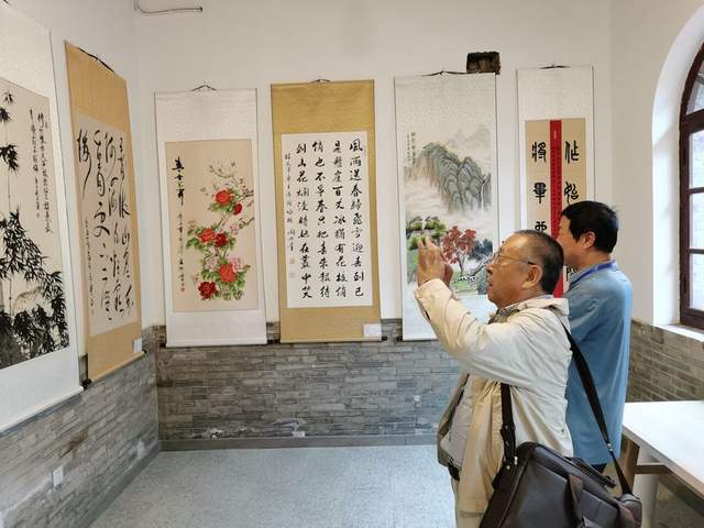 “盛世华章 锦绣龙城”书画笔会在太原古县城盛大开幕(图2) “盛世华章 锦绣龙城”书画笔会在太原古县城盛大开幕(图2)