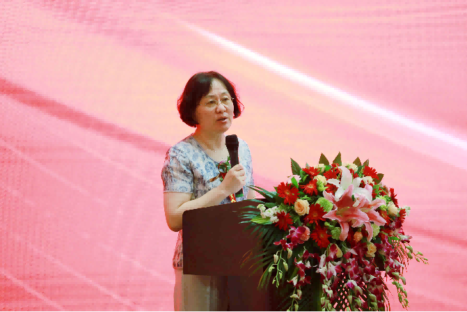 常沙娜钟连盛首度联袂《世纪华章》景泰蓝大盘璀璨问世(图3) 常沙娜钟连盛首度联袂《世纪华章》景泰蓝大盘璀璨问世(图3)
