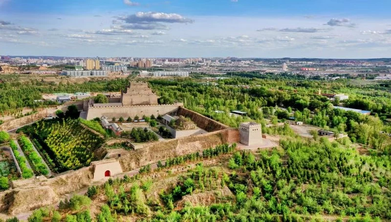 紧盯黄土高原生态文明示范区建设目标，塞上榆林已是“绿肥黄瘦”(图1)