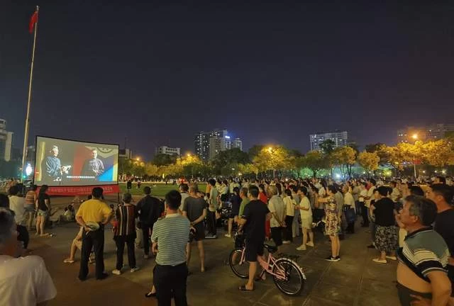 湖北黄冈:新农村电影院线 用光影照亮梦想(图1) 湖北黄冈:新农村电影院线 用光影照亮梦想(图1)