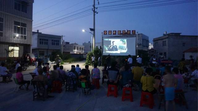湖北黄冈:新农村电影院线 用光影照亮梦想(图2) 湖北黄冈:新农村电影院线 用光影照亮梦想(图2)