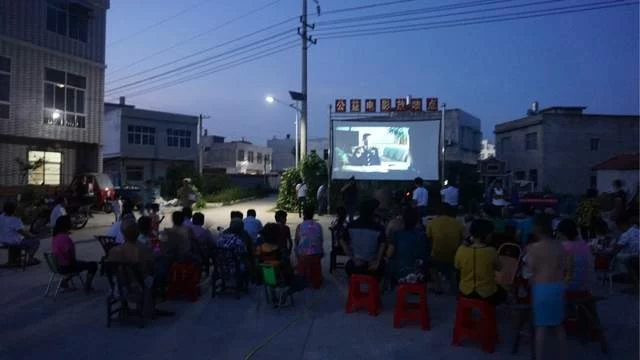 湖北黄冈:新农村电影院线 用光影照亮梦想(图2) 湖北黄冈:新农村电影院线 用光影照亮梦想(图2)