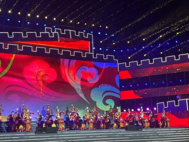 “舞武说吟唱”诗颂长城文化——中华世纪坛中秋诗会点亮月圆之夜(图6) “舞武说吟唱”诗颂长城文化——中华世纪坛中秋诗会点亮月圆之夜(图6)