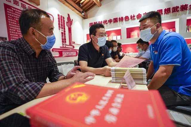 北京东城区开展“佳节送‘礼’—我和小哥约个会”活动(图3) 北京东城区开展“佳节送‘礼’—我和小哥约个会”活动(图3)