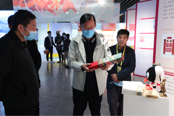 忠勇、创新、包容、共享——神木展区亮相2021 中国传统工艺振兴主题设计展(图1)