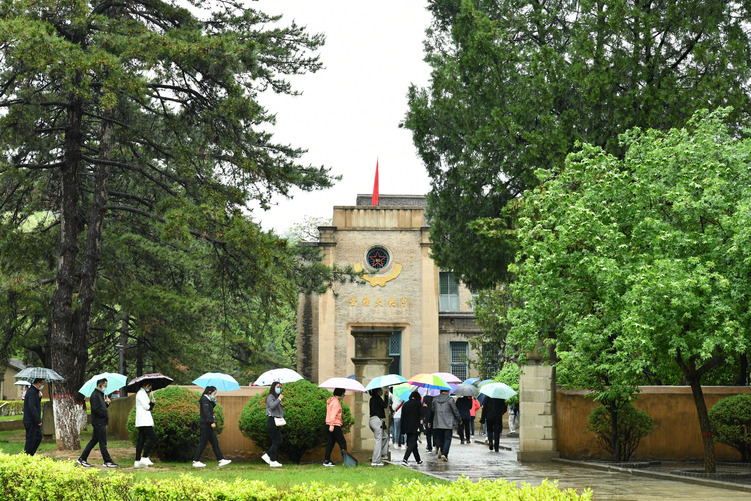 光辉决议指引伟大征程(图3)
