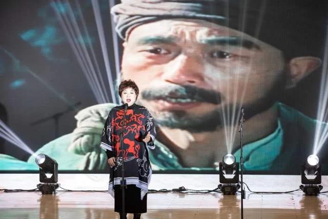 “光影溢彩 歌声飞扬”红色经典影视歌曲讲党史艺术党课精彩开讲(图21) “光影溢彩 歌声飞扬”红色经典影视歌曲讲党史艺术党课精彩开讲(图21)