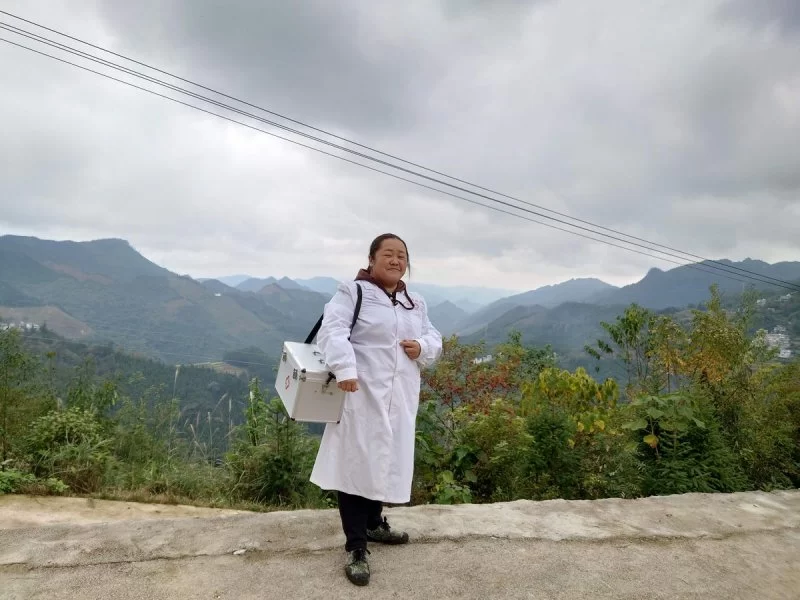 王芬丽:一个苗寨女村医的十年10万里(图1) 王芬丽:一个苗寨女村医的十年10万里(图1)